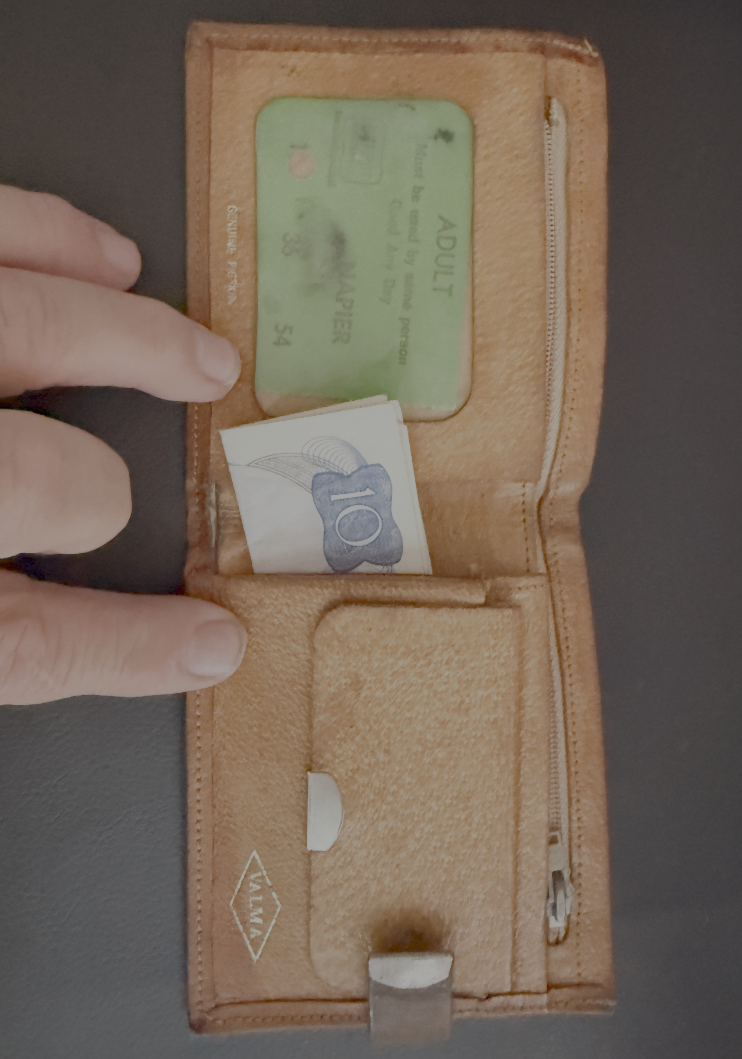 The original $10 NZ note in Andreas's first wallet