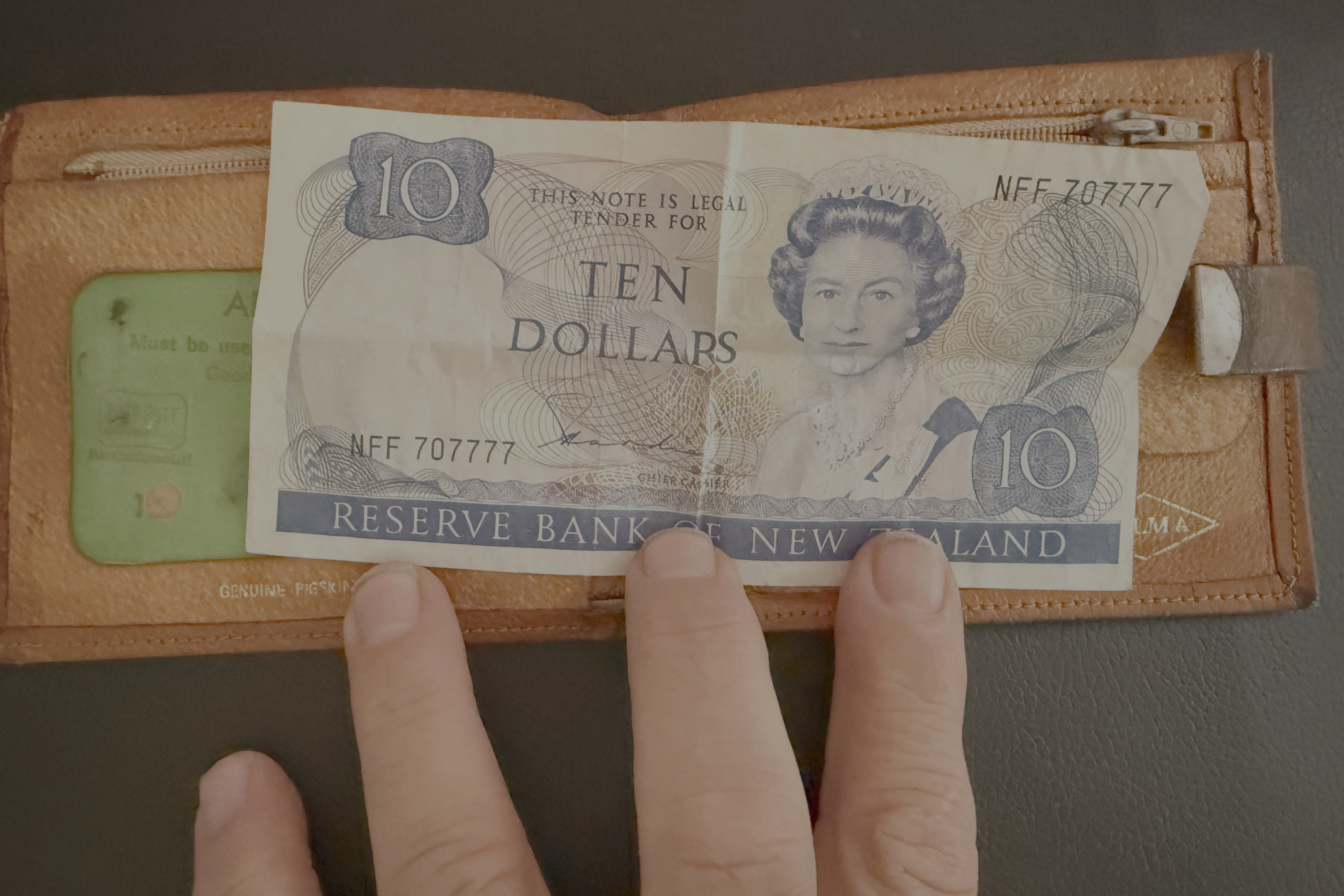 The original NZ $10 note still in Andreas's first wallet